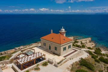 Lighthouse Host luxury accommodation