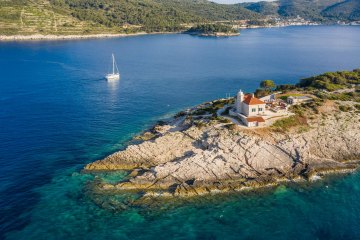 Lighthouse Host luxury accommodation, Island Host