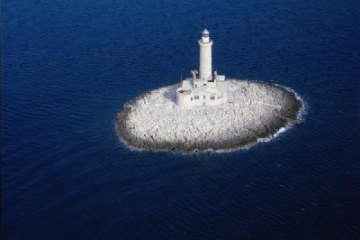 Lighthouse Porer, Island Porer