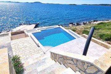 Holiday house by the sea with pool Zizou, island Zizanj